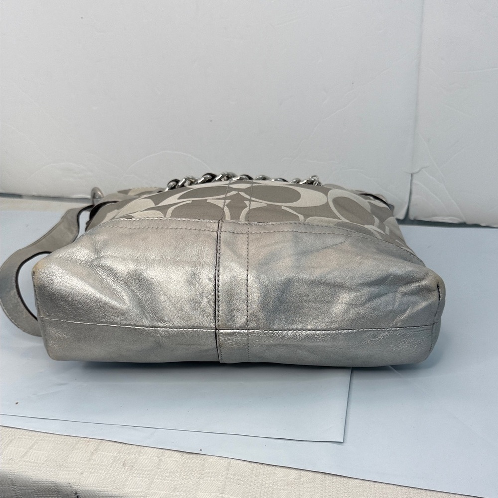 Stylish Gray Shoulder Bag - Picture 6 of 9